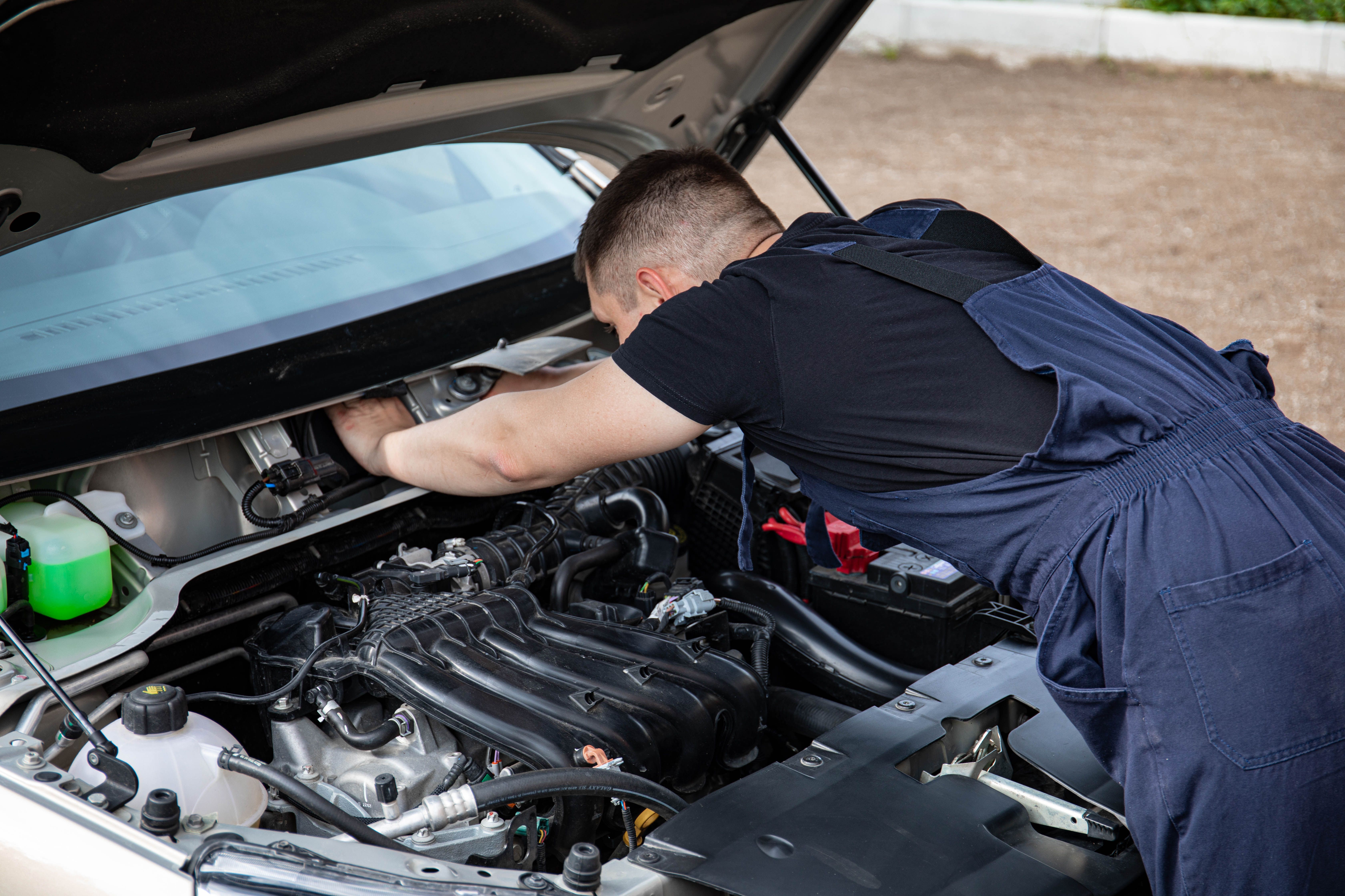 Entretien voiture : calendrier complet par kilométrage (vidange, freins, courroie)